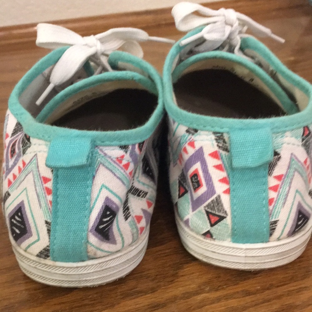 Womens SZ 8 Geometric Pattern Sneakers - Picture 4 of 10